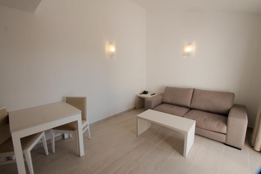 Sagitario Menorca Mar Adults Only Aparthotel กาลาเอนบอสช์ ห้อง รูปภาพ